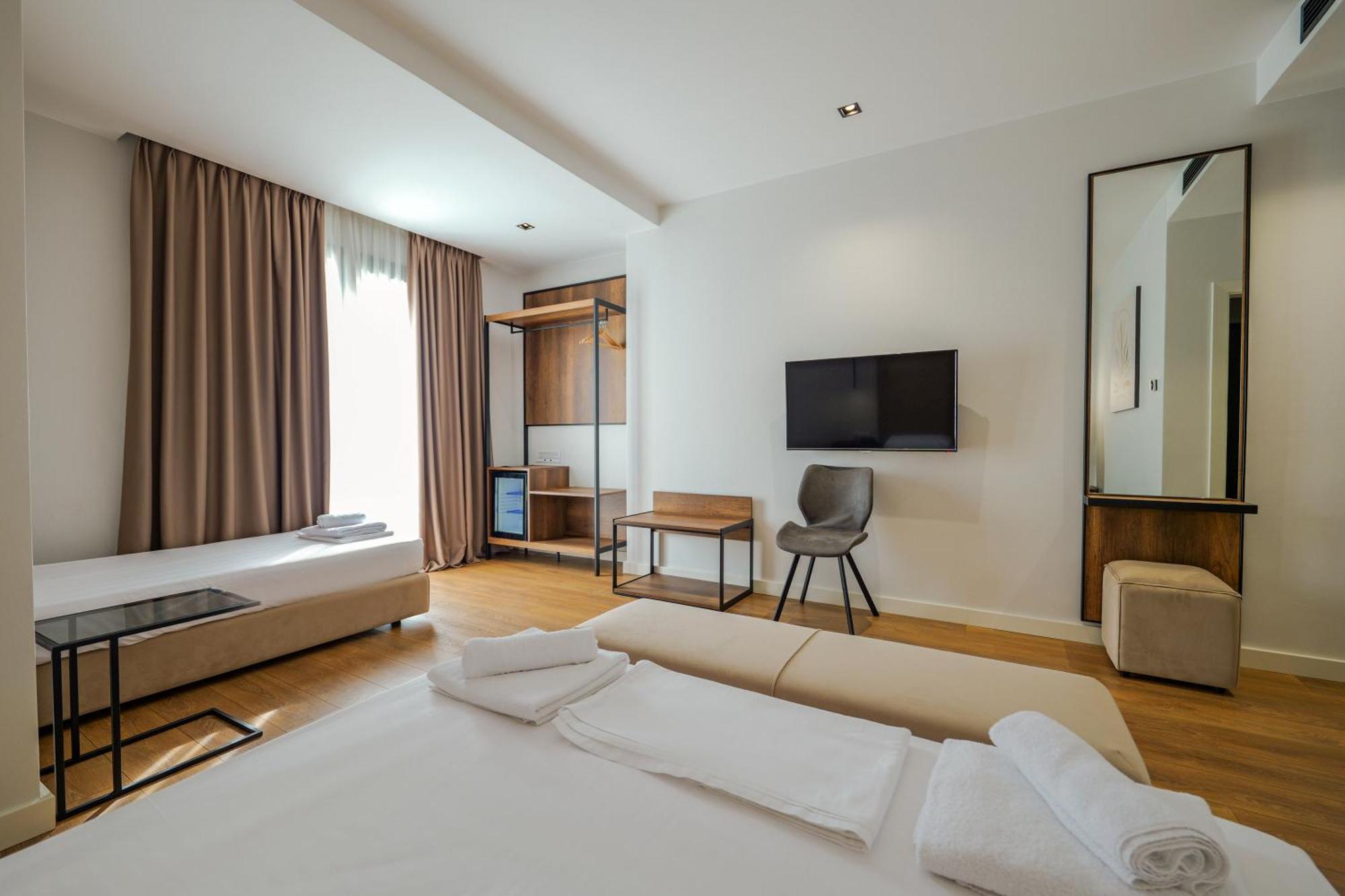 Hotel Central Влёра Экстерьер фото