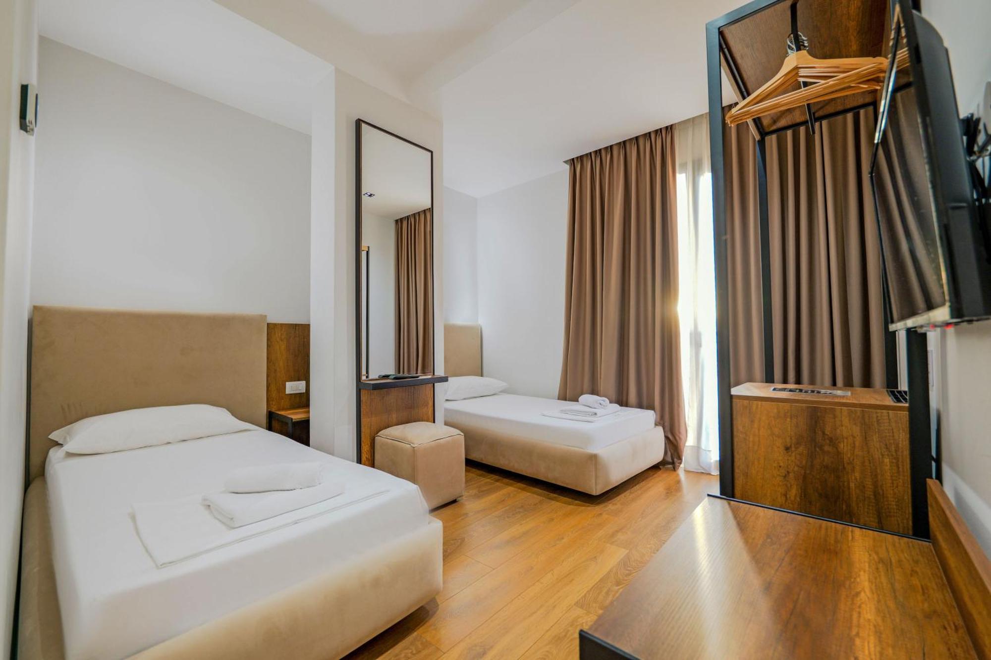 Hotel Central Влёра Экстерьер фото